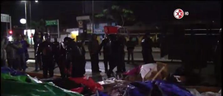 nmas's tweet photo. #PrimeroNoticias CNTE retira plantón de inmediaciones del IEEPO https://t.co/Dzl4SlWvPn https://t.co/e8QInwrHUe
