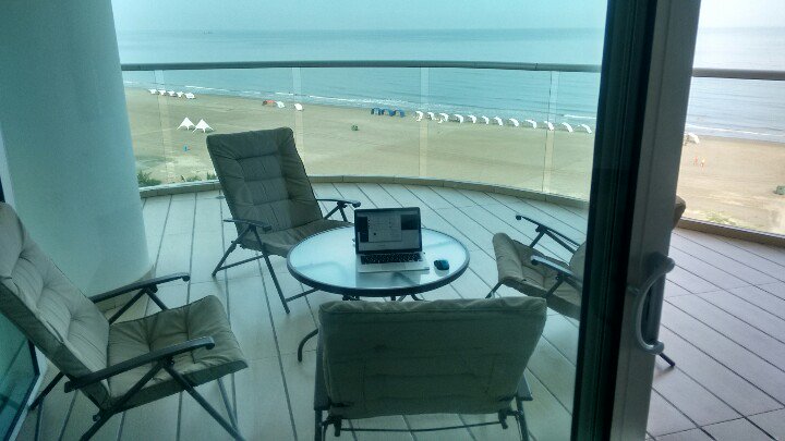 edsadr's tweet photo. loving my office today @nodesource..  will stay here for a week #DistributedByDesign https://t.co/35yx6aD6Hx