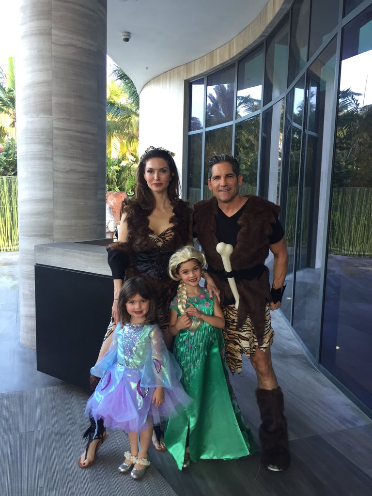 GrantCardone's tweet photo. A family that costumes together can get to #10x together https://t.co/4J4XCY5fRj