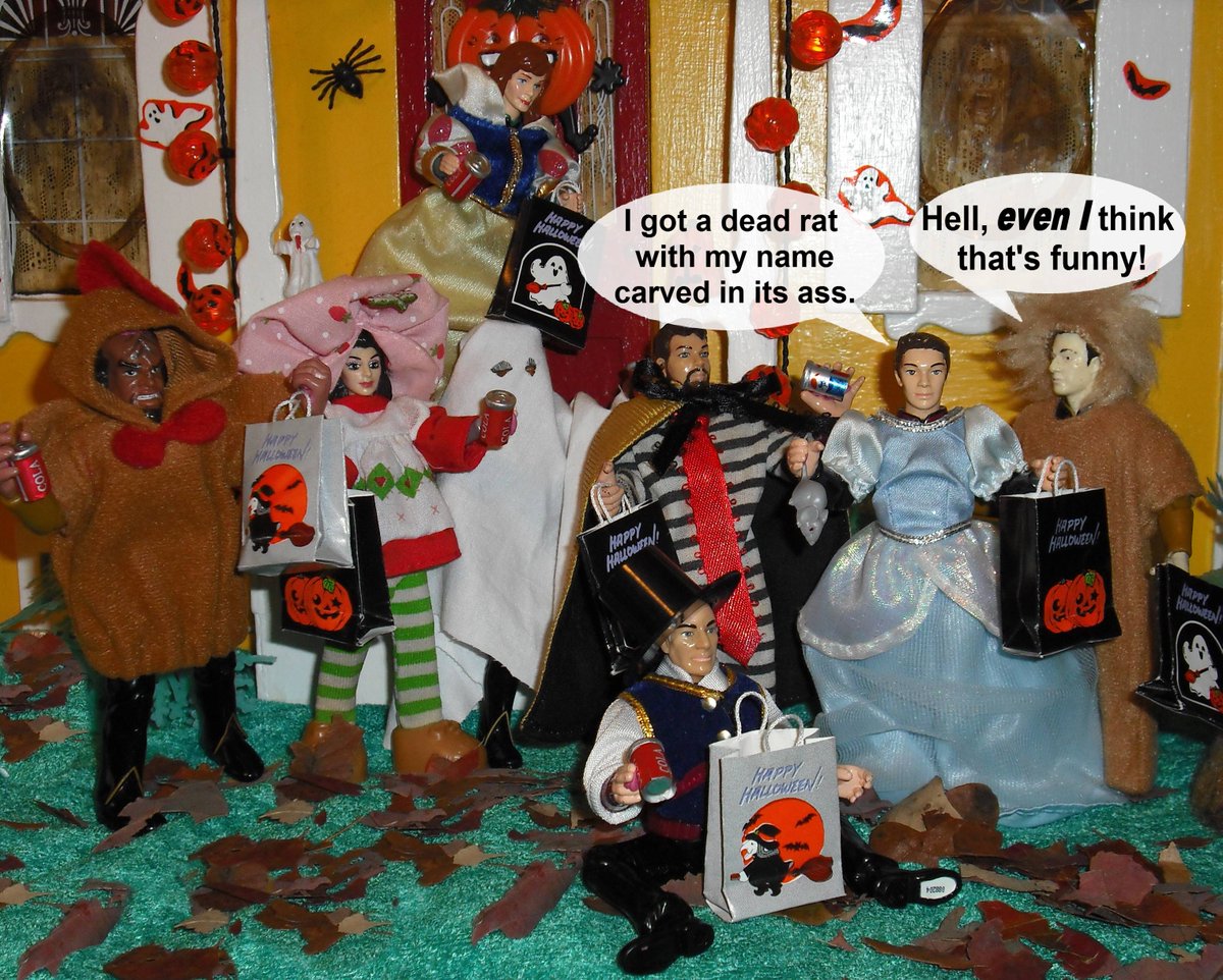 TinyTNG's tweet photo. It's the most wonderful time of the year! #Halloween https://t.co/0hHi4w7p1v
