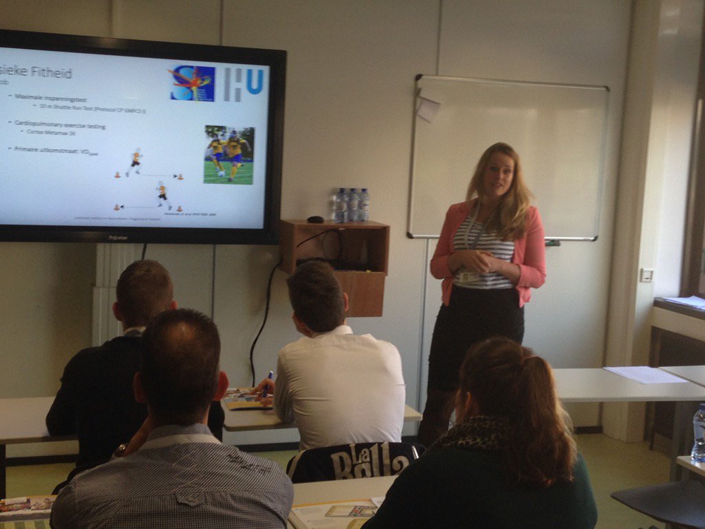 bikedocter's tweet photo. @k_lankhorst presenteert pilot gegevens #HAYS studie op #DSO2015. Sedentair gedrag en fitheid. @OnderzoekSport https://t.co/qEpy9lf9ld