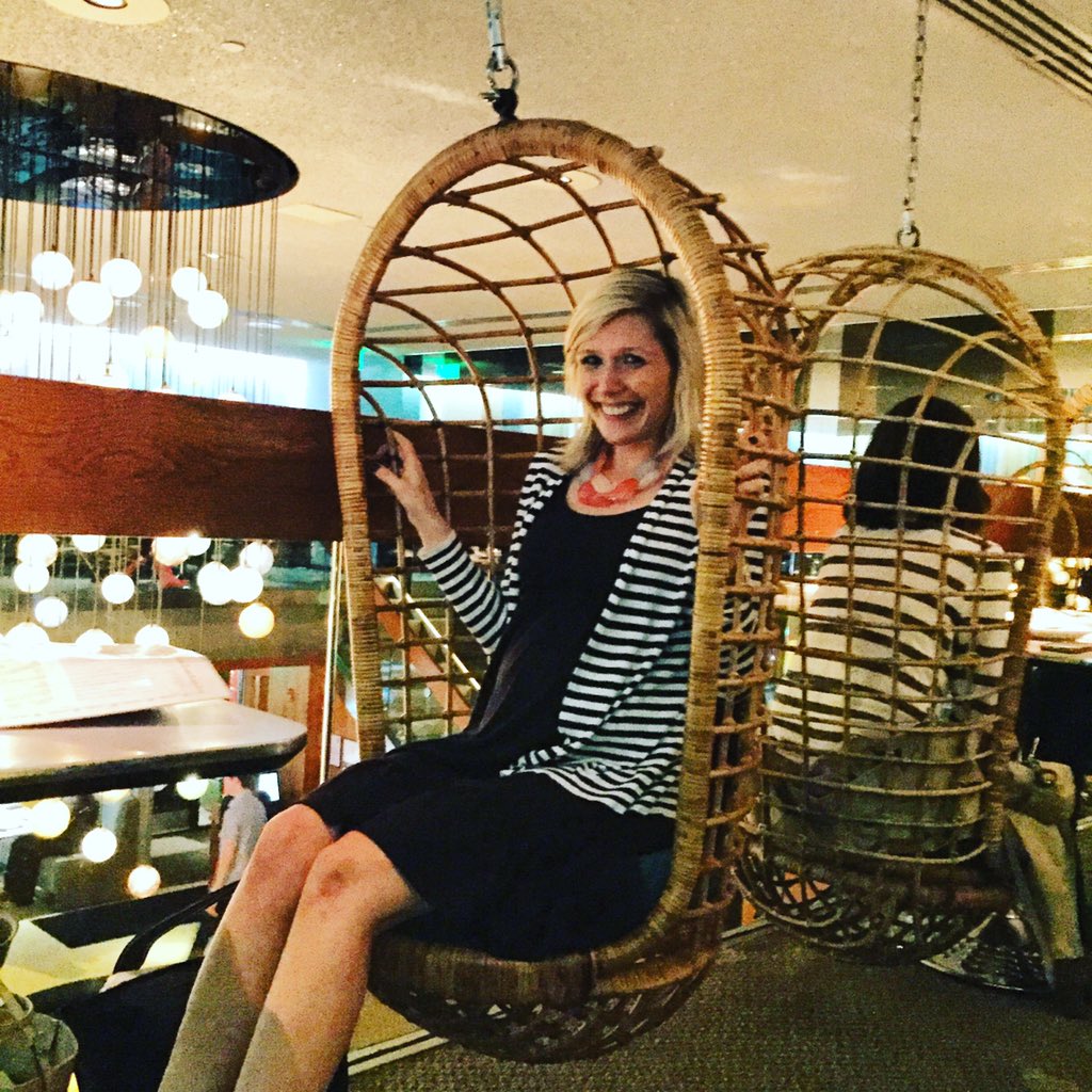 InteriorsChi's tweet photo. Swinging at dinner! #continentalmidtown #NeoConEast15 https://t.co/CPRJQOBxTl