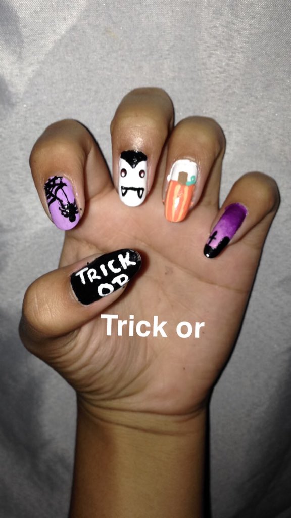 EsmesanchezRs's tweet photo. #Halloween #nails #trickortreat https://t.co/GMo9D7c328