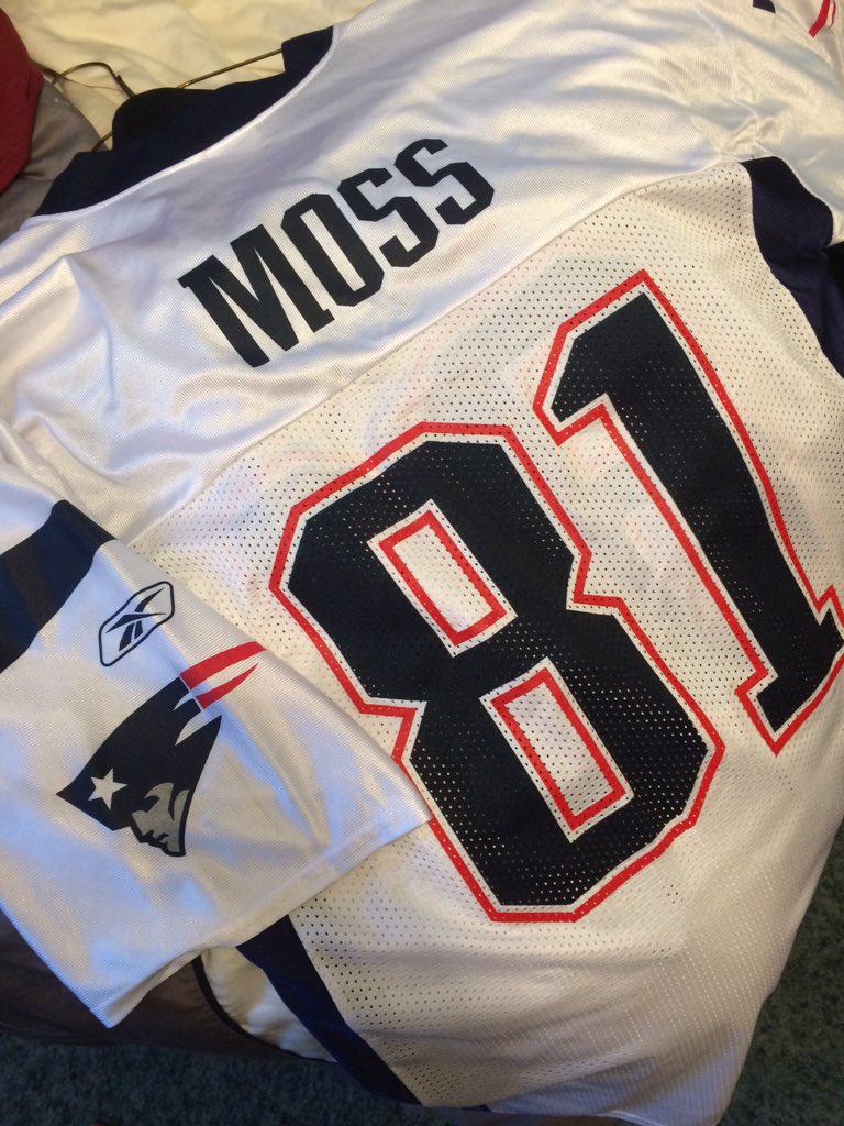 provocouture's tweet photo. @uSTADIUM #OneHandMan #MossAttack #RandyMoss #Legend https://t.co/63jyiUoQH5