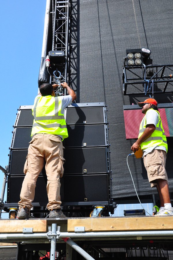 DeltaDubai's tweet photo. Pulling up, pushing down, pressing buttons... getting ready for #TakeThatLiveInDubai with @DoneEvents https://t.co/rWBVLJTg1f