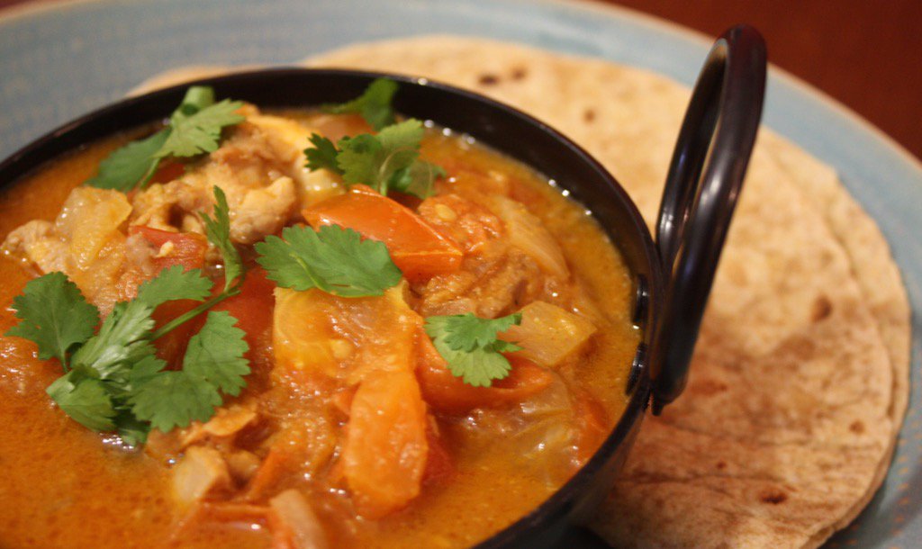 LSRemovalMan's tweet photo. Who loves a curry? WE DO! Check out our little competition on FB and be in with a chance of winning a little treat! https://t.co/fFUEM90oKr