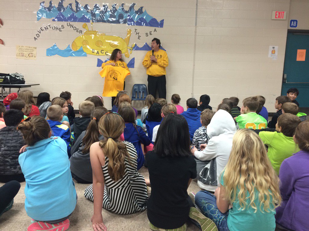 LauraC7881's tweet photo. Fourth graders are watching Ron Derry present the GOOD Program. Ron is blind and his message is about perseverance. https://t.co/1bQgxbzf9f