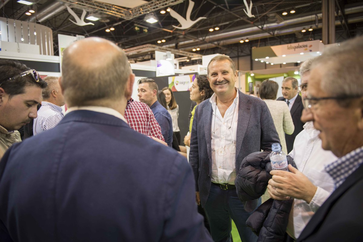 frutasolivar's tweet photo. #FA15 Son muchas las personas que pasan por nuestro stand en @FruitAttraction (8C05D) @valgrensl https://t.co/GMUgi35SHy