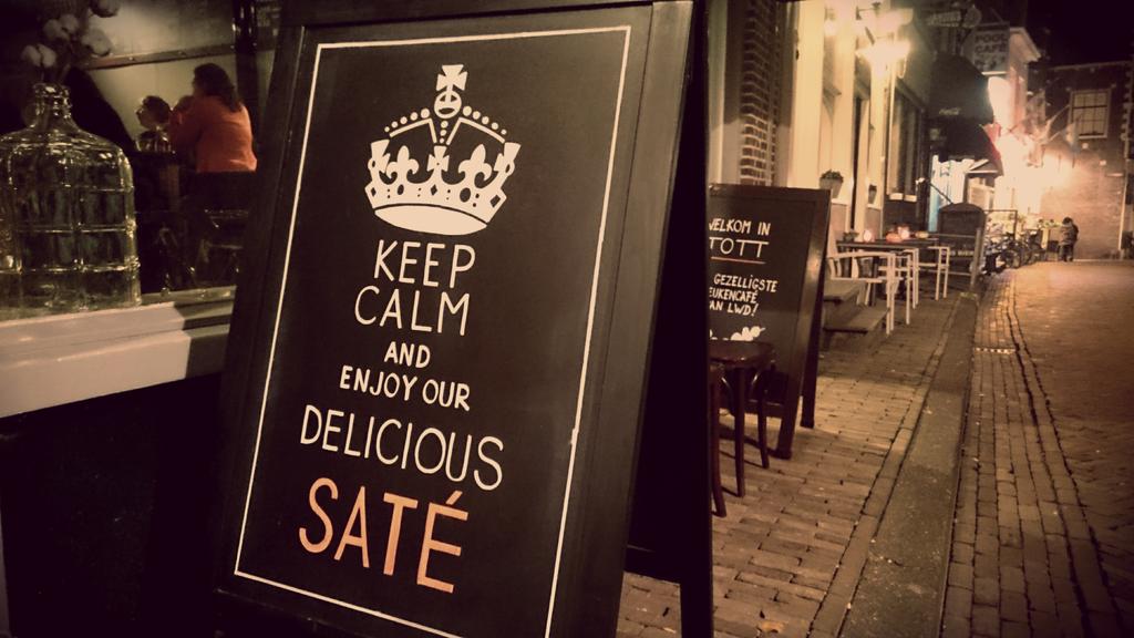 Heerlijke herfsthoreca! Ook zo'n bord?marleyshoreca.nl #handwritten #chalkboard #leeuwarden #horeca #tott058 #saté