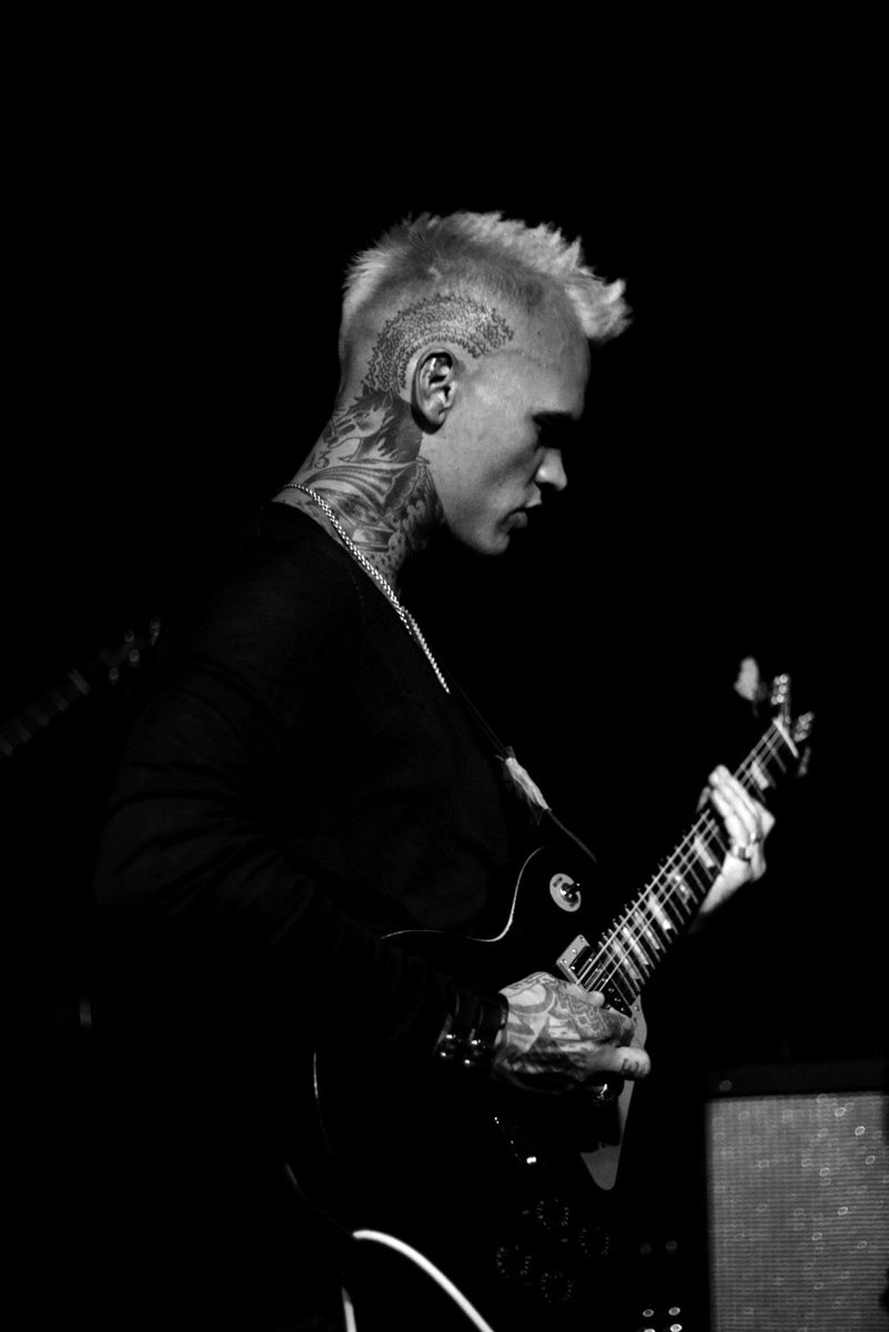 You rarely get the chance to capture a huge talent at an intimate venue. I was lucky enough! goo.gl/G8OXwE