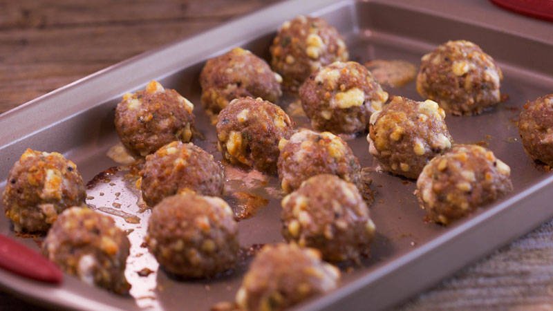 RachaelRayShow's tweet photo. Mmmm! You've got to try Rach's veal and sage meatballs...with GORGONZOLA! https://t.co/F1Qat5xtE0 https://t.co/nUlkEk4CwW