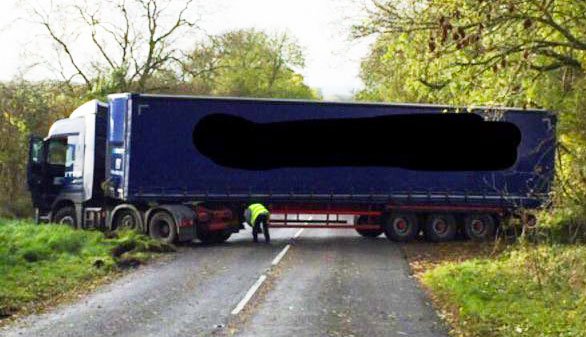 RT <a href="/TheQuirker/">Quirker</a> Lorry driver tries 3-point turn on country lane with predictable results ow.ly/TZLet