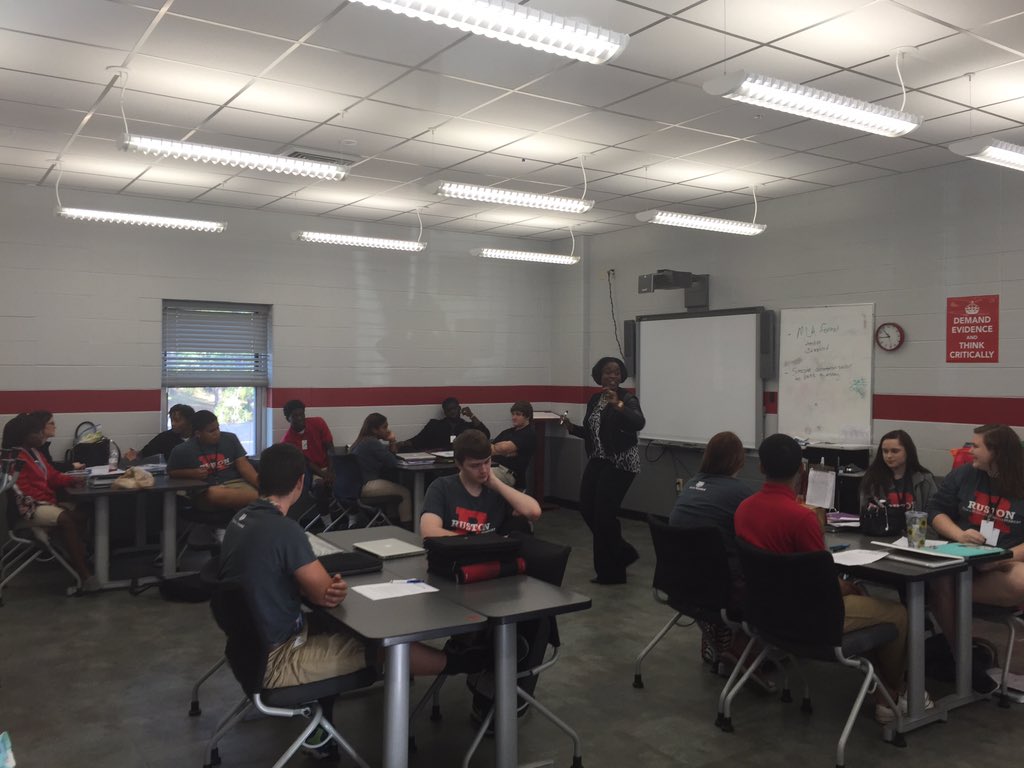 NewTechRuston's tweet photo. Love having our school coach @SweetStarla from @newtechnetwork speak to our students about success! #newtechnetwork https://t.co/jGTLeQyF0K
