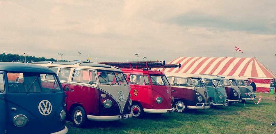 rentmycoolvan's tweet photo. #VOTD a #jeff3 treat a gaggle of #VW vans and a #party #tent hope you had fun Jeffy, thx for the shot! https://t.co/z03CoBpg1U