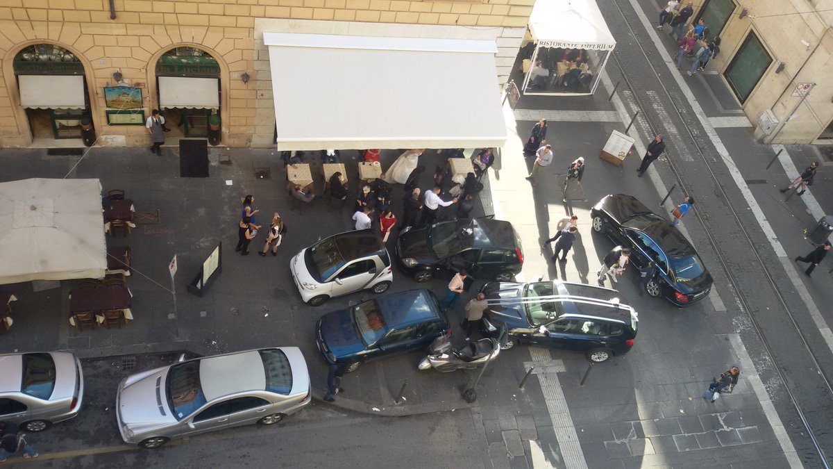 FabriLuffarelli's tweet photo. @PLRomaCapitale @raffaeleclement @romafaschifo via Amendola ang. via manin matrimonio in strada casamonicastyle https://t.co/cvqNSQ2oW0