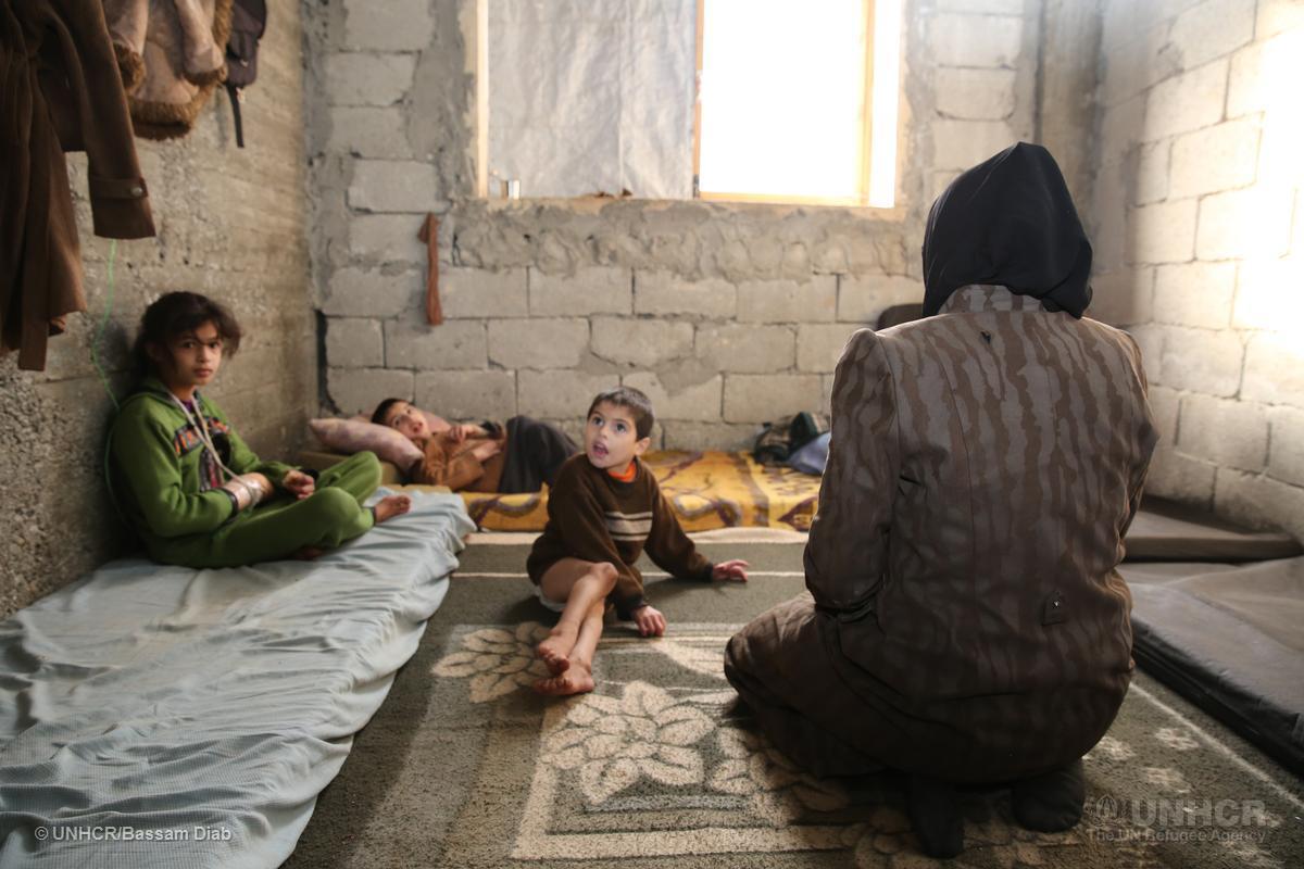 Refugees's tweet photo. Electricity + fuel shortages inside Syria leave thousands unable to heat their shelters
https://t.co/2pT1dhUQlZ https://t.co/d8WQy3YbPe