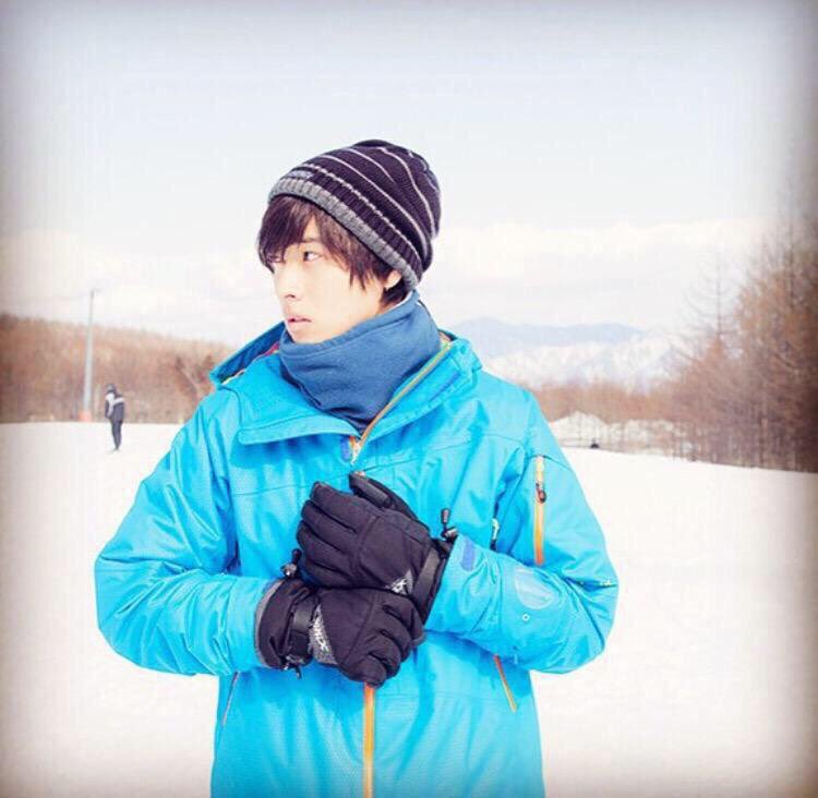kento_yamazaki's tweet photo. スキーの季節がやってきたね💞

#賢人くんとスキーしたい人RT https://t.co/skVE4sa3PS
