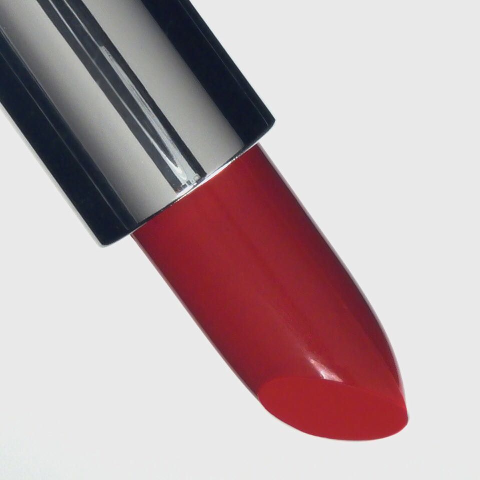 UsluAirlines's tweet photo. * #usluairlines #lipstick #parfumeFREE #VitaminE #sheerLIPSTICK to #bright & #richTEXTURE.… https://t.co/b8MkU5cNgg https://t.co/pNFJOPrUG3
