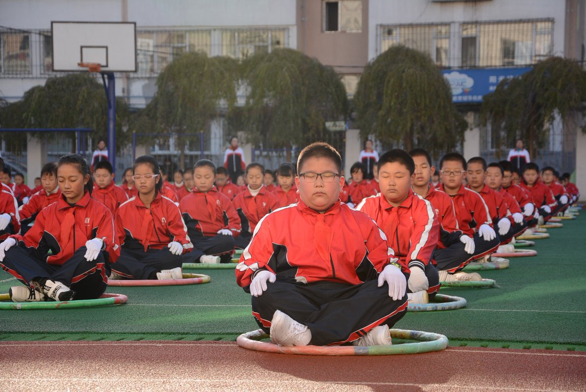 Milenio's tweet photo. China pone fin a la política del hijo único; permite 2 hijos por pareja después de 30 años https://t.co/qzp4UNl9oH https://t.co/8Q3QXbcOaW