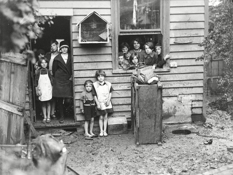 BuzzFeed's tweet photo. Today marks the anniversary of the start of the Great Depression https://t.co/5hdzsbNWx5 https://t.co/U19h0t27lh