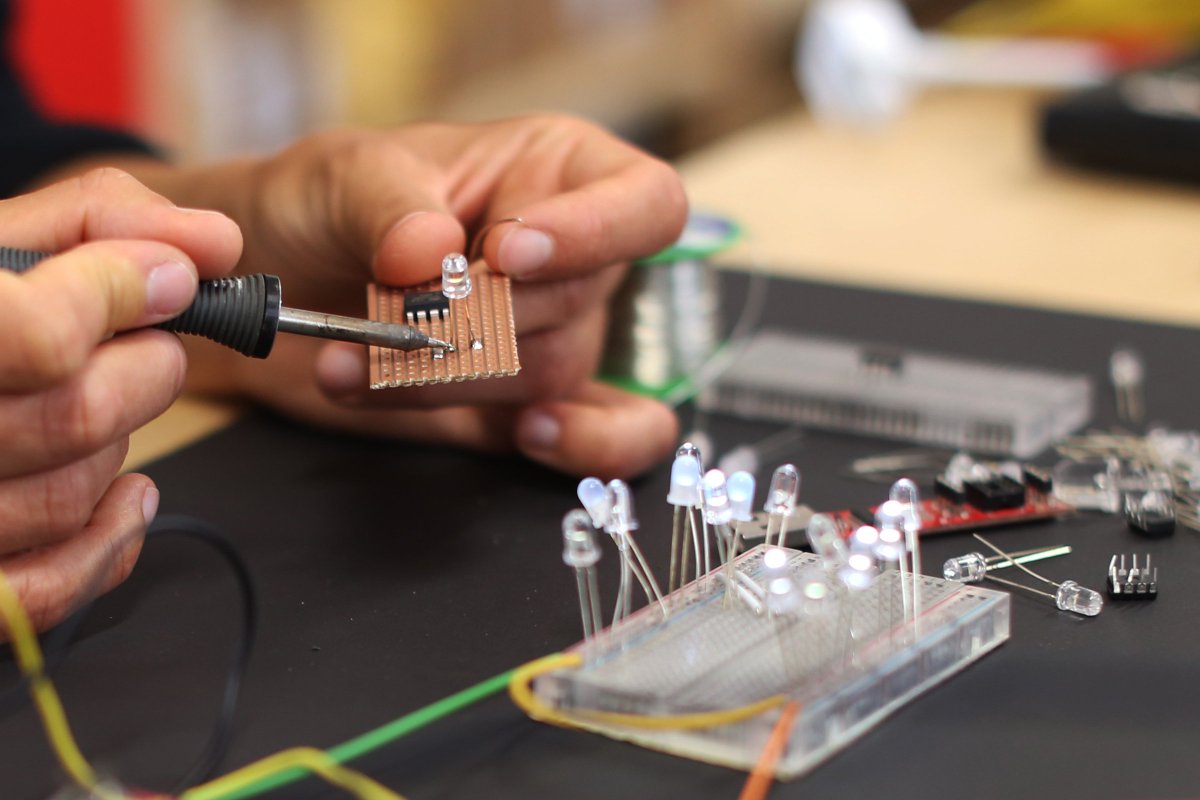Scienceofthelab's tweet photo. @ualartseen free creative electronic workshops this Saturday @ExploreWellcome for 14-19 y/o- https://t.co/BlEJVnUlJC https://t.co/nK0O9Z6T0T