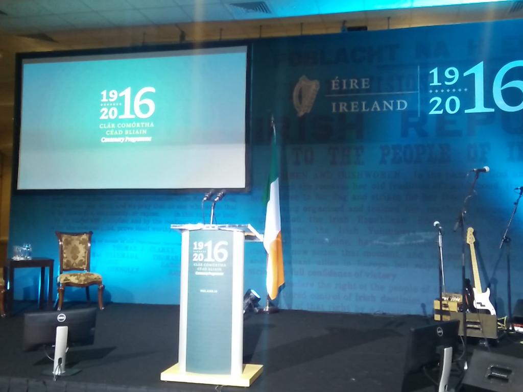 Eire2016's tweet photo. Seoladh Chlár na Gaeilge an teanga beo inniu le @EndaKennyTD ag @OirnaGaeilge #Ireland2016 #Eire2016 #OnaS15 https://t.co/alzxz8bkJH
