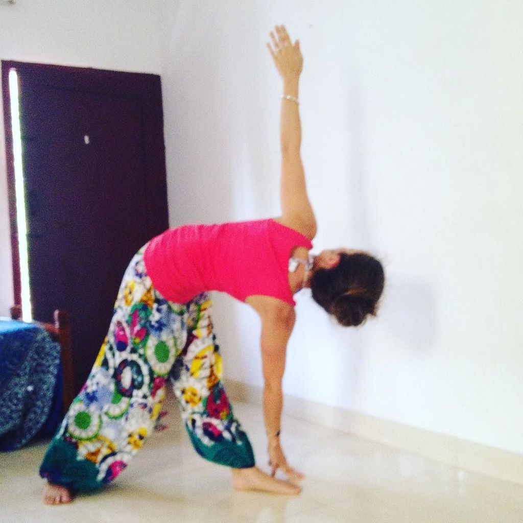 dearscribbles's tweet photo. "The pose begins when you want to leave it." #parivrittatrikonasana #revolvedtriangle This… https://t.co/hooOxjcAT0 https://t.co/9Xv8OT3Qzx