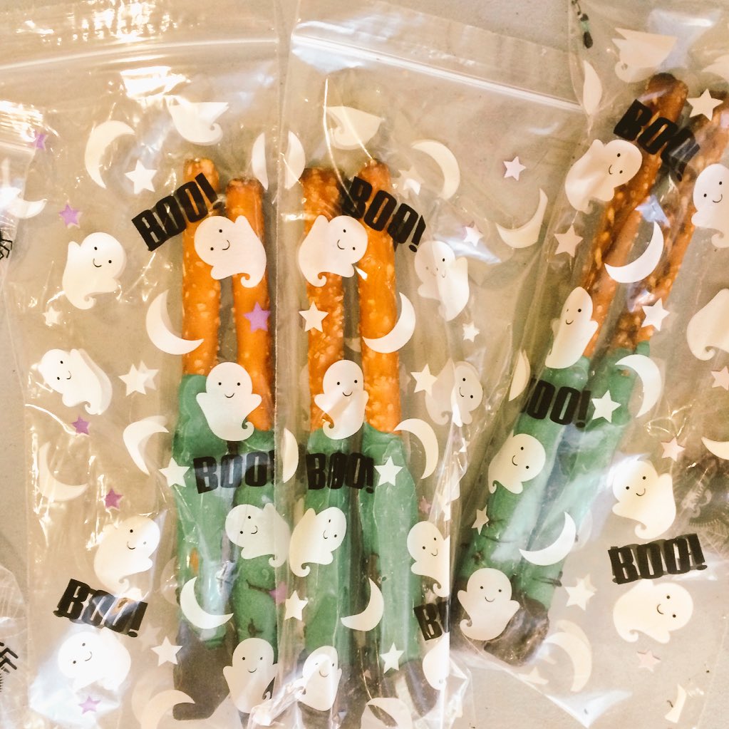 Come to the Roto today from 10-2pm to buy chocolate covered pretzels! Only $1 a bag!