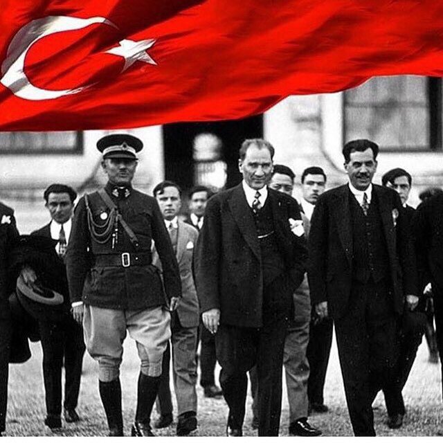 KeremBursin's tweet photo. Hepimizin Cumhuriyet bayramı kutlu ve mutlu olsun! https://t.co/fgAEleQbcE