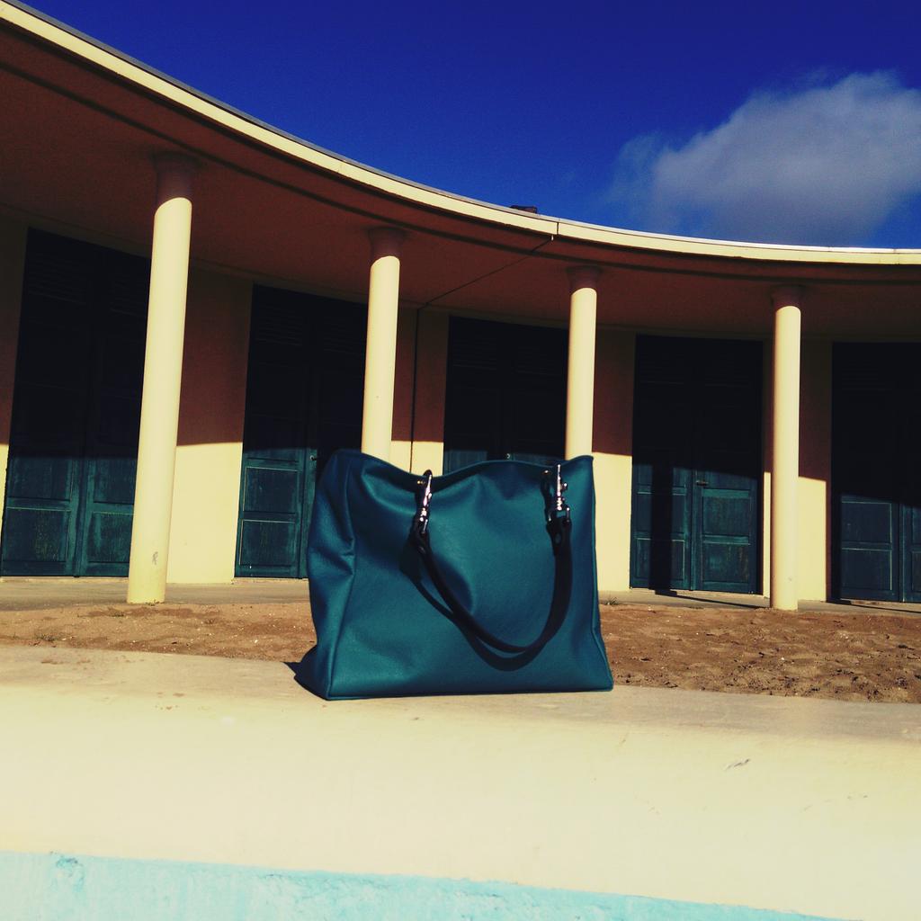 potagerdesfees's tweet photo. Indian summer un Normandy! Upcycledbag leather bag https://t.co/O842W9jajP #upcycling #handmadeinfrance #pieceunique https://t.co/6gH6jkbiLw