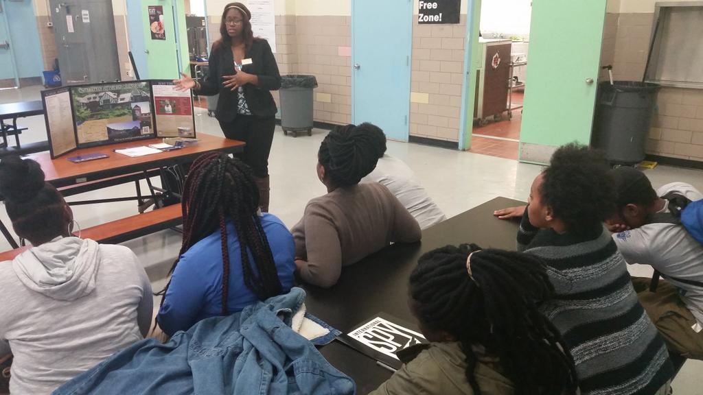 MrSmithDCCAP's tweet photo. Top @dcpublicschools @DC_CAP students at Washington Metropolitan HS learn about my alma mater, @PittGreensburg! https://t.co/GF0FGkmsqD