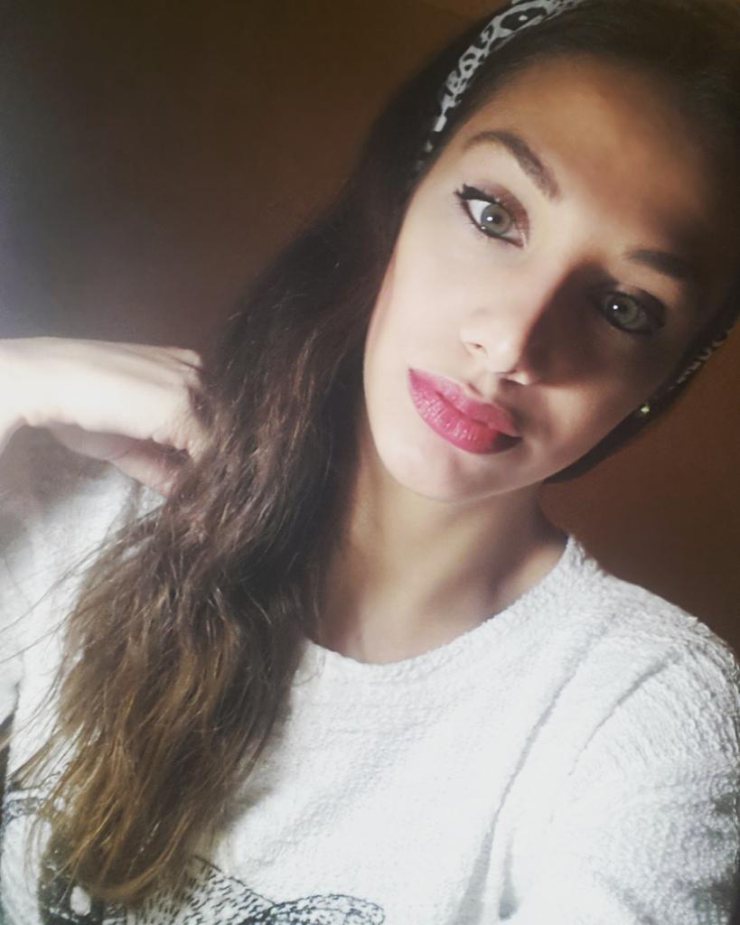cansukorte's tweet photo. #aboutlastnight
#winteriscoming
#whitepullover
#beforegoingout https://t.co/K4b9NNtcrp