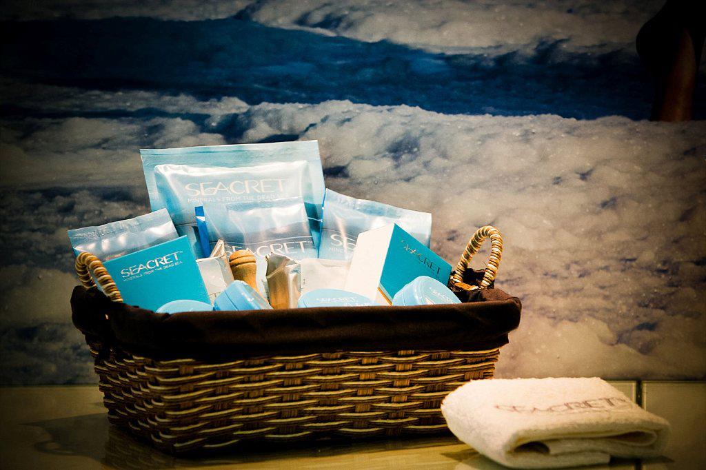 seacretspa's tweet photo. The only thing we feel like doing today is taking a warm, bubbly, mineral rich bubble bath! https://t.co/EbSeO9qhc4