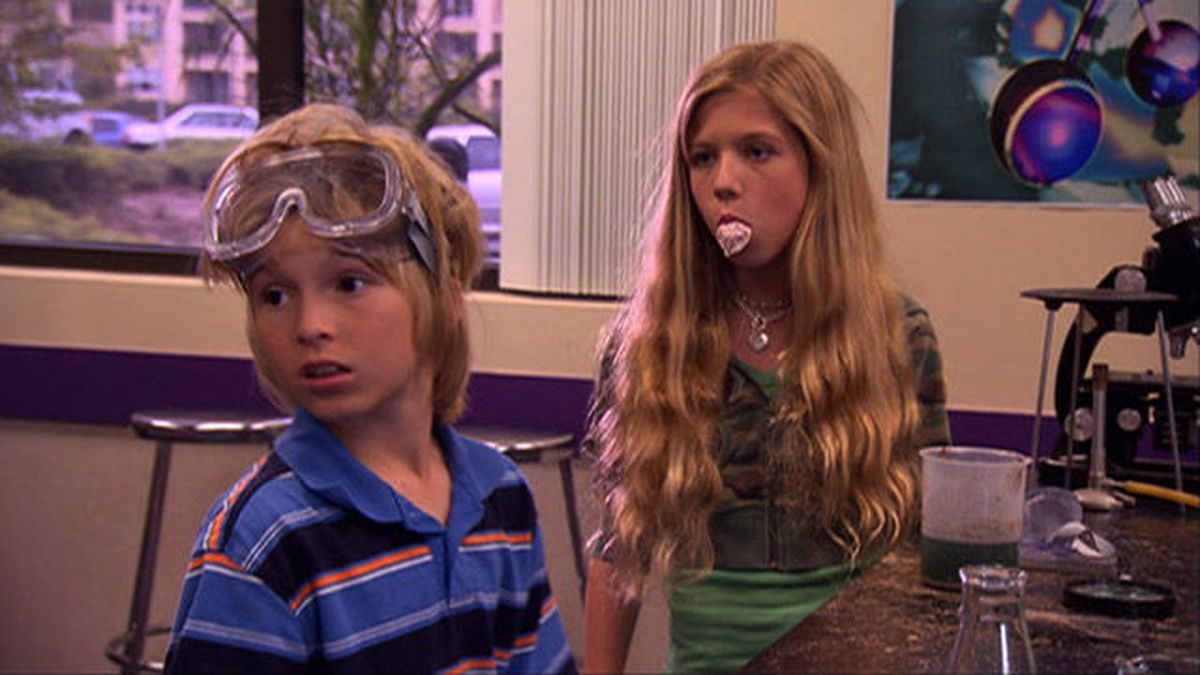 MTV's tweet photo. .@JennetteMcCurdy will forever be one of the best #Zoey101 guest stars: https://t.co/CVV2abKjqG https://t.co/QD4YbvG6s6