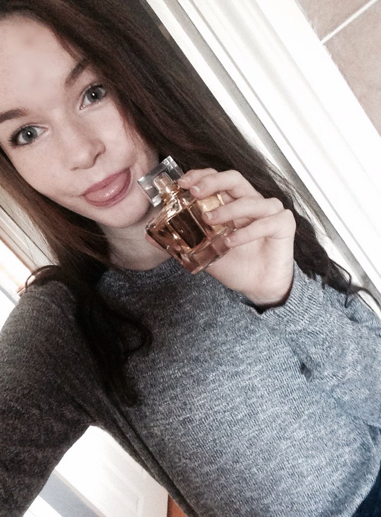 AlwaysBeJerrie's tweet photo. @LittleMix Wearing my #GoldMagicPerfume today girls๐ธ https://t.co/gPz5wlVY0q
