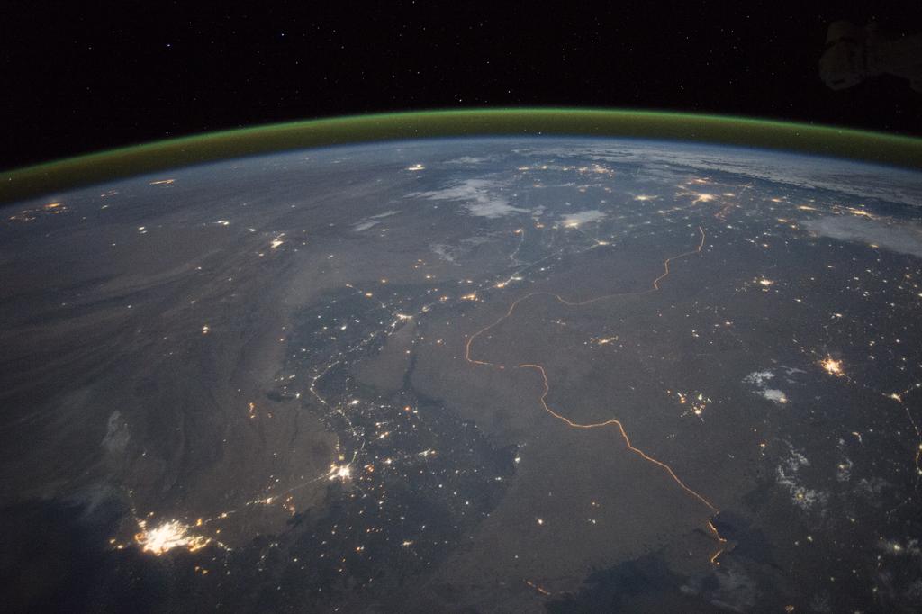 anvinpeeter23's tweet photo. India- Pakistan border #NASA https://t.co/GufDImO3nE