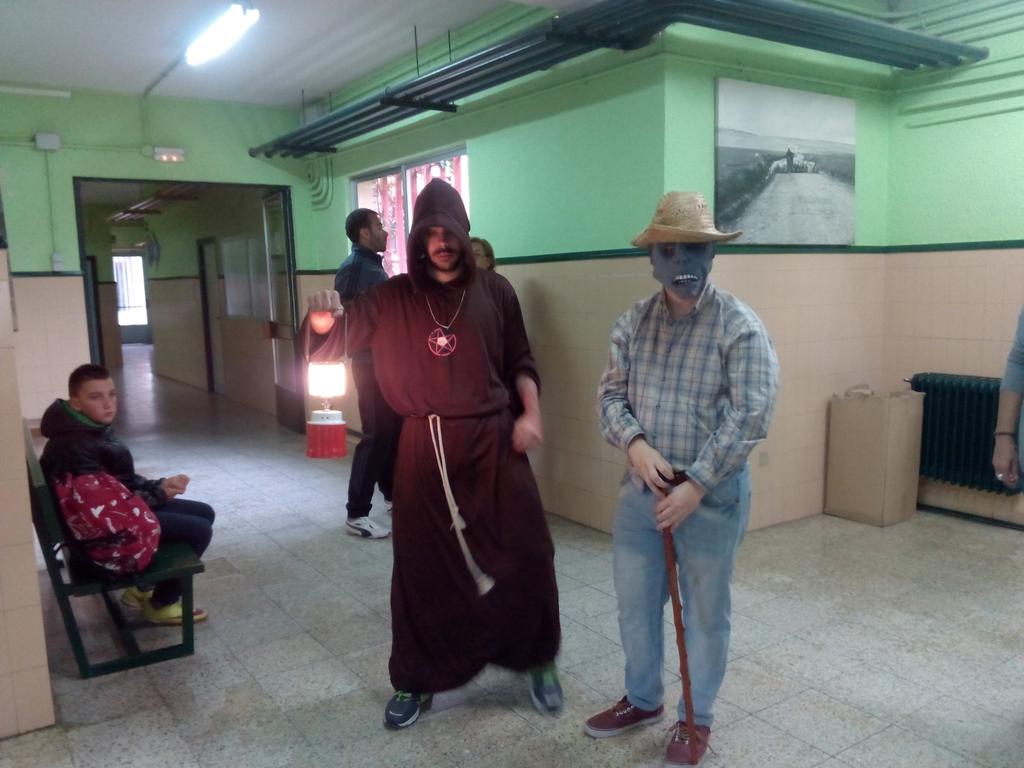 iesferrari's tweet photo. Gracias a los alumnos de animación por sus "scary stories" para los alumnos de 1° ESO https://t.co/rtVEA1AzUv