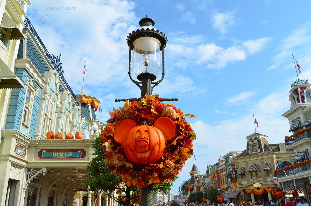 IntoOurElement's tweet image. A #Halloween themed visit to #Disney World. intoourelement.com/halloween-in-d… #DisneyWorld #Orlando #travel
