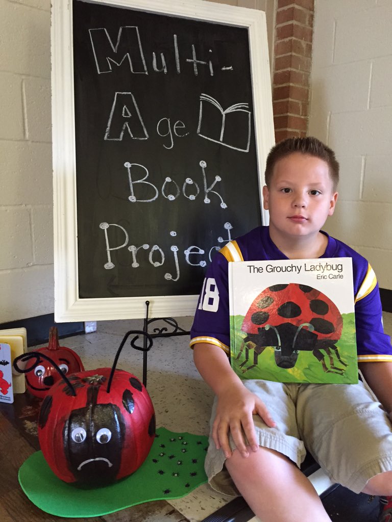 MahanJamie's tweet photo. Cute kids &amp; cute pumpkins! #multiagerocks #LufkinU https://t.co/XynmwjfOwl