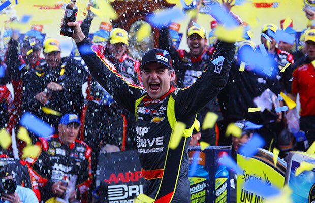 cc49ers's tweet photo. #TBT my boy @JeffGordonWeb winning the October race at @MartinsvilleSwy back in 2013.   
#Team24 
#JeffGordonNation https://t.co/PB8FO7YnQz