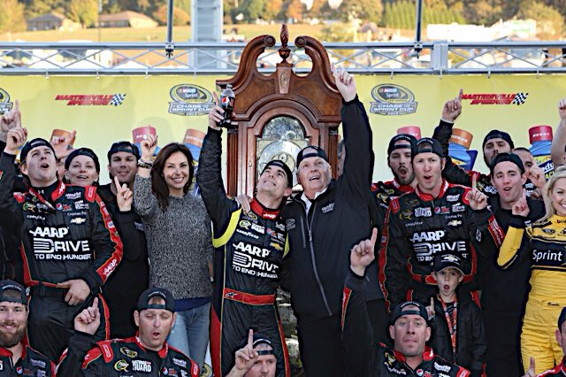cc49ers's tweet photo. #TBT my boy @JeffGordonWeb winning the October race at @MartinsvilleSwy back in 2013.   
#Team24 
#JeffGordonNation https://t.co/PB8FO7YnQz