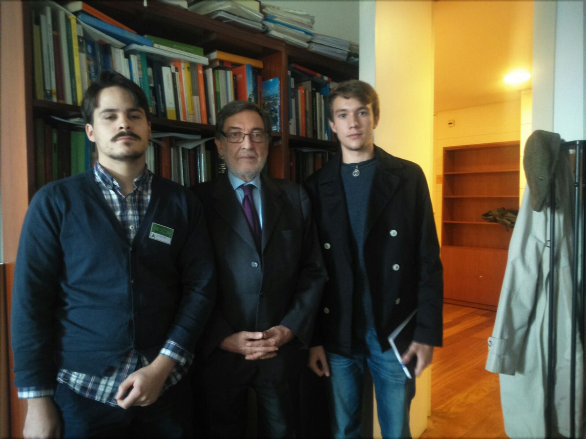 ipe_asociacion's tweet photo. Ayer reunión con Eugenio Nasarre (Vicepresidente de la Comisión de Educación del Congreso) y diputado #IPE2015 https://t.co/PQM3JxHkEn