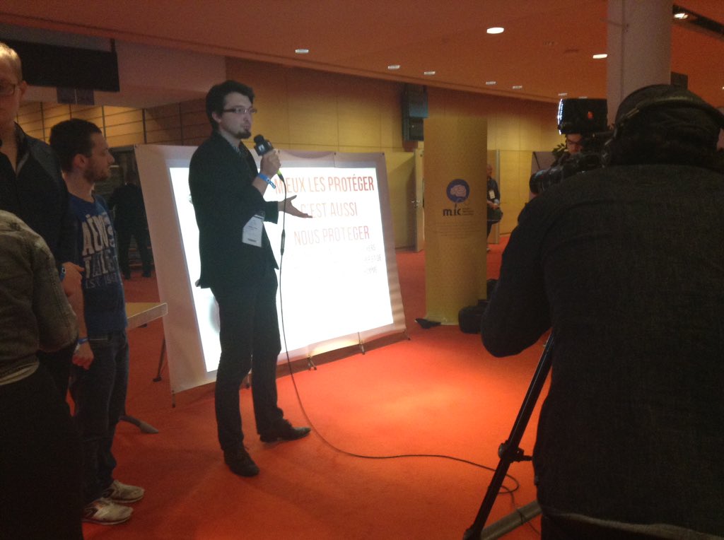 L'équipe @LesChatsCoddes présente sa Centrale Analyse Nomade qui cartographie les maladies animales #BlendWebMix