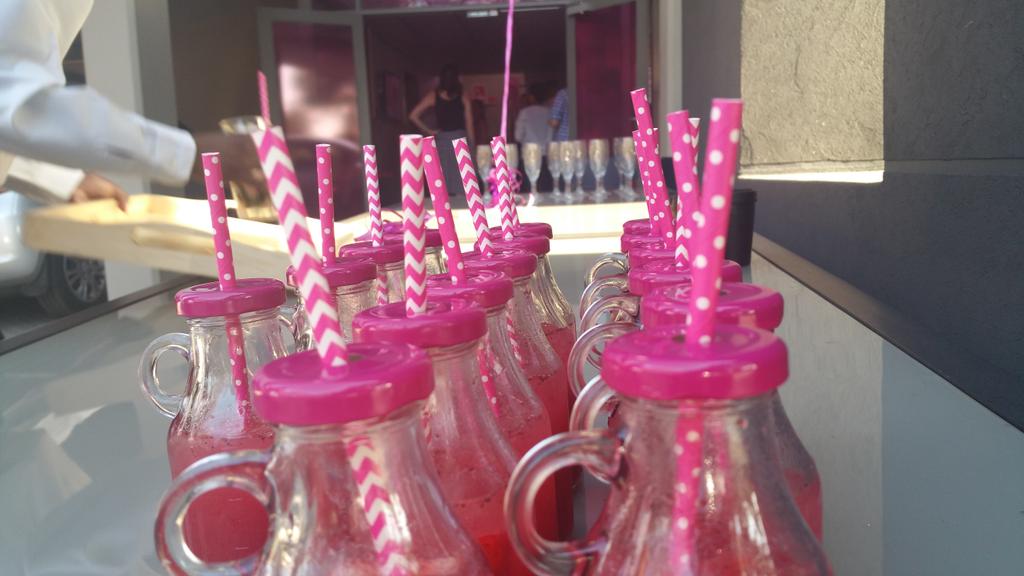 Thrishni's tweet photo. Time to #thinkpink as we celebrate #Flow10. #rockon #theselookstrawberry #cantwaittohaveone https://t.co/Dspdc1l77K