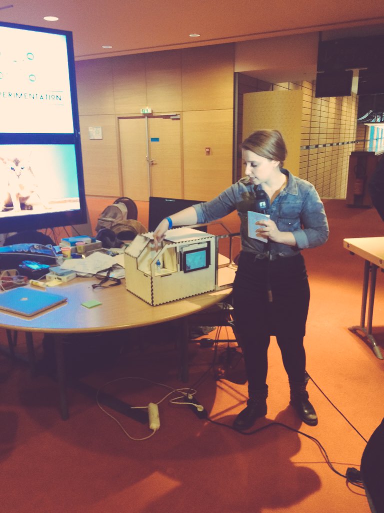 Let's pitch au <a href="/MicAnimalhealth/">Maker Inno Challenge</a> avec @LesChatsCoddes et leur laboratoire d'analyse connecté #BlendWebMix