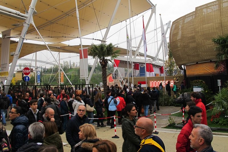 detikcom's tweet photo. Begini Kemeriahan Paviliun Indonesia di Milan Expo 2015 https://t.co/5YPrPGWPDC via @detiktravel https://t.co/mTMV1AEMFm