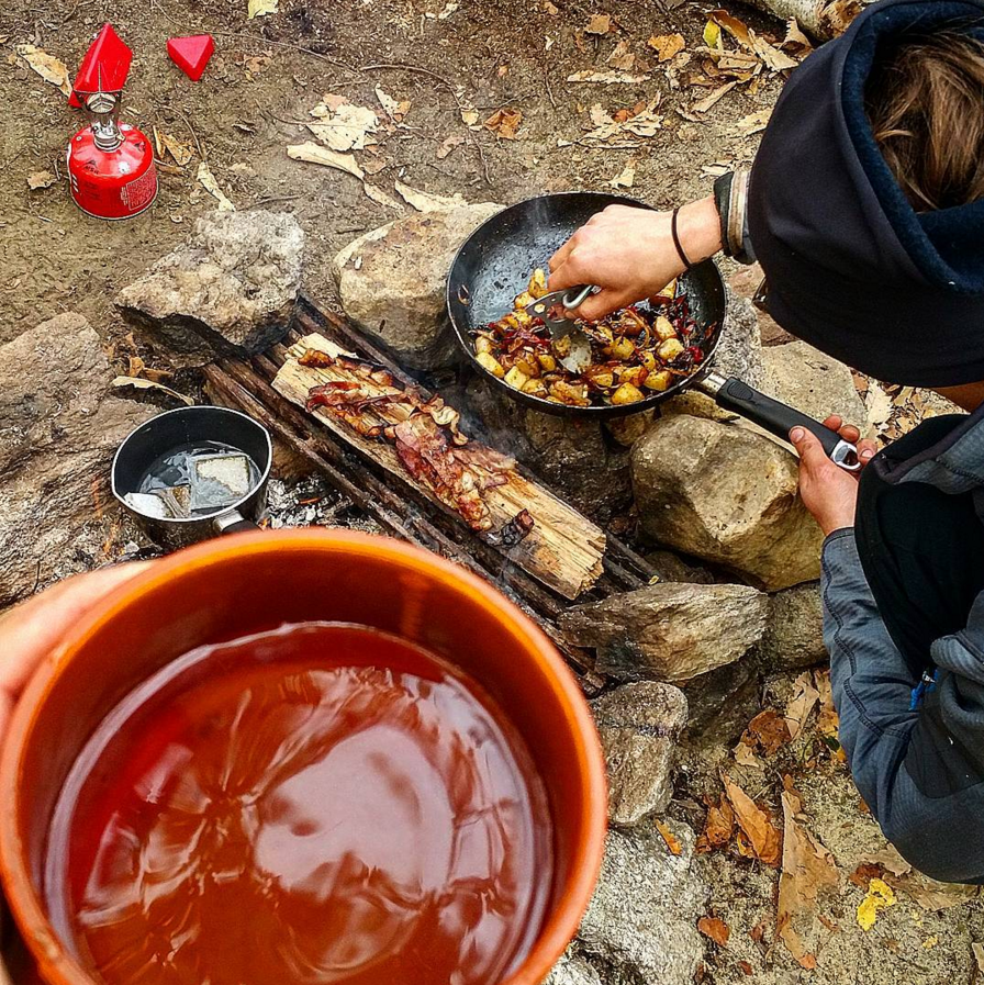 turtlefur's tweet photo. @randomhalezton via ambassaTur @ibeeshan (IG) sharing fireside moments from a #weekend #camping w/ #TurtleFur #gear https://t.co/UErtCFiadr