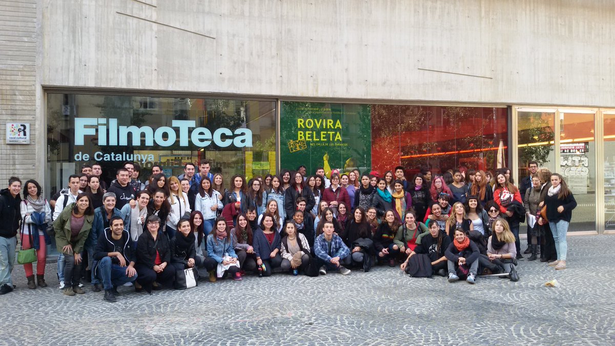 filmotecacat's tweet photo. Molt intensa la sessió de @MIRADES_RSSS amb l'INS Miquel Tarradell avui. Gràcies @CameresiAccio! #FilmotecaEscoles https://t.co/drYJS6MZMt