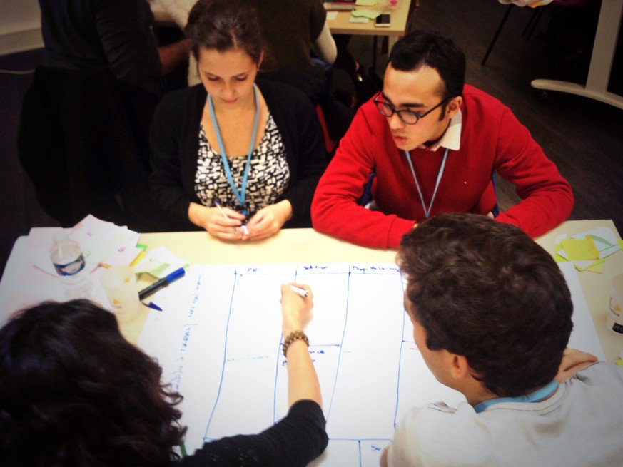 ArthurMarecho's tweet photo. Les projets commencent à prendre forme @EnactusFrance : atelier Lean Canevas ! #ChallengeMobilité @RoulonsA https://t.co/dXXL9EU4tD