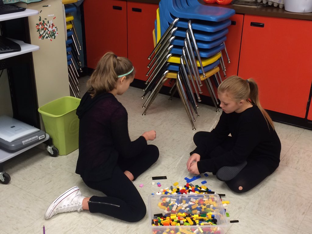 htomicich's tweet photo. More brainstorming with 2nd hour #giftedcreativity #bmsspectra @FrancisHowell @BarnwellMS https://t.co/BPXAHGNXYi